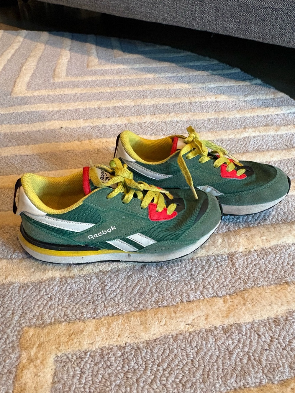 Kids Reebok Spark Flash Green retro athletic shoes size 2 sneakers green yellow